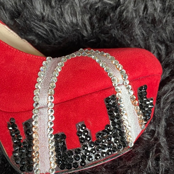 Qupid Vibrant St. Louis Cardinals Red Heels with Rhinestone Embellishments - Picture 2 of 8